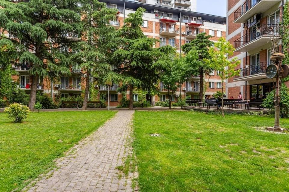2bedroom At Jikia's Complex-central *