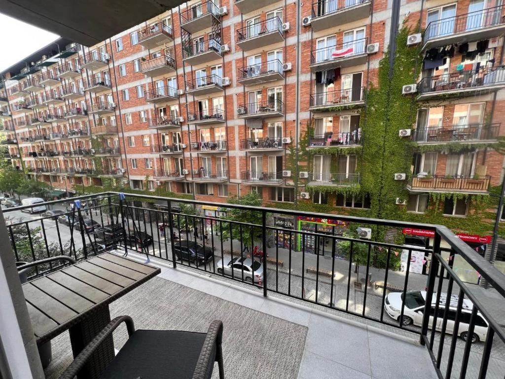 2bedroom At Jikia's Complex-central