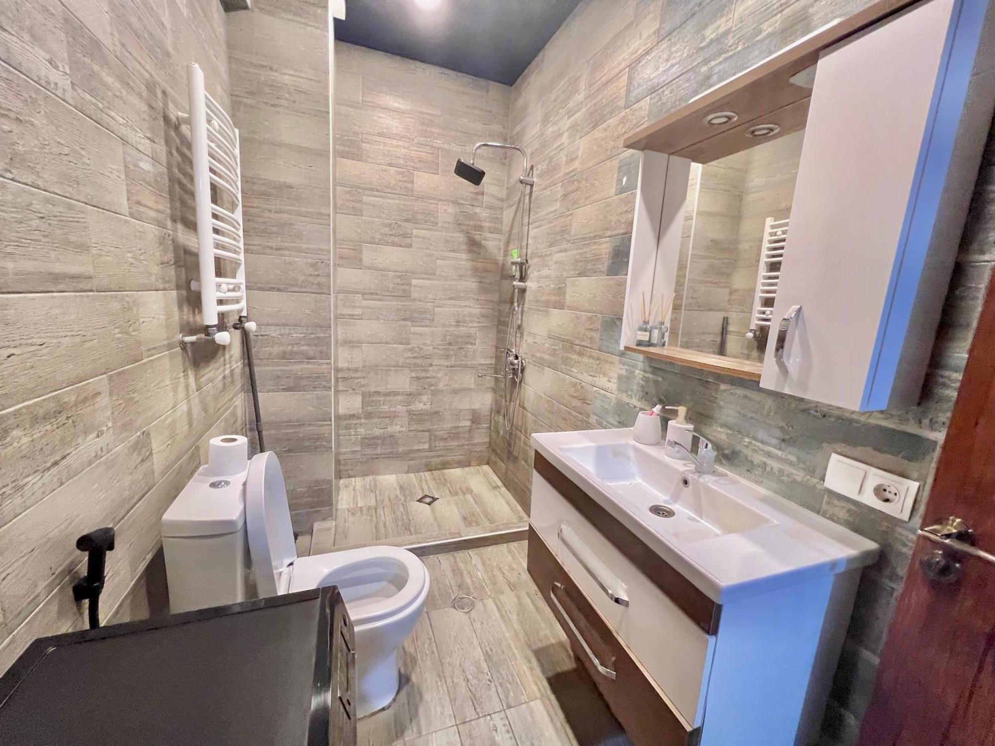 2bedroom At Jikia's Complex-central דירה