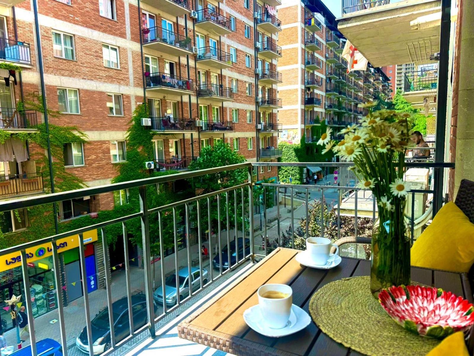 2bedroom At Jikia's Complex-central *